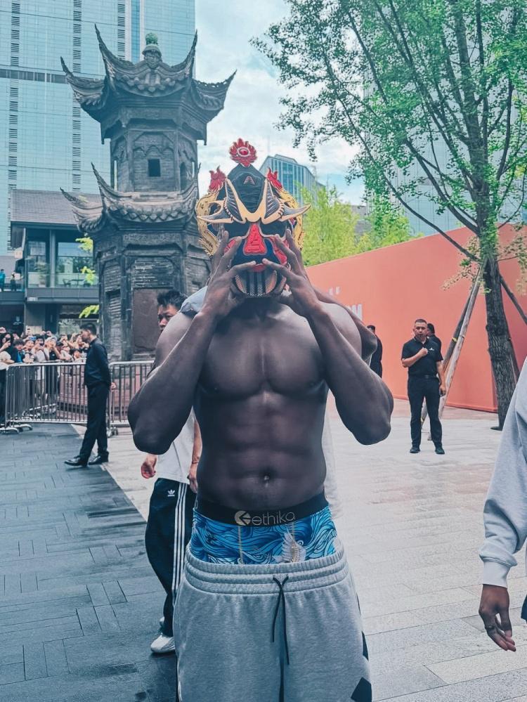 玩得挺开心！森林狼官方晒爱德华兹中国行照片